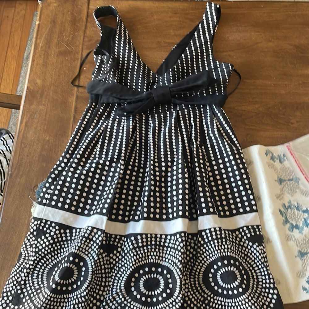 B.wear dress - Picture 3 of 4